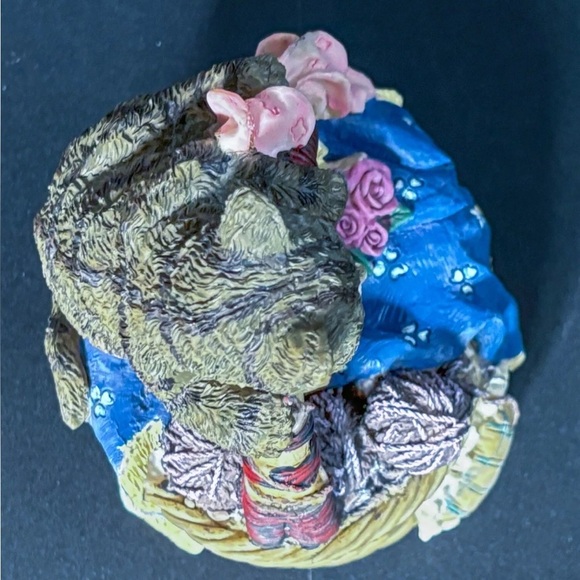 Vintage Mischievous Tabby Cat In Basket Resin Music Box Kitsch Whimsical Kitten - Picture 8 of 8